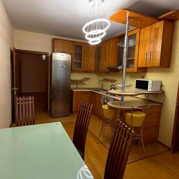 Незалежності вул., 23