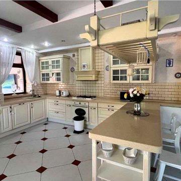 Стильный дом с бассейном Совиньон