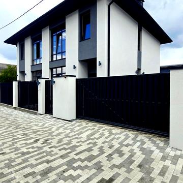 Івана Багряного вул., 40