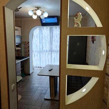 Сдам3 х комнатную кв в центре, рынок Цветочный