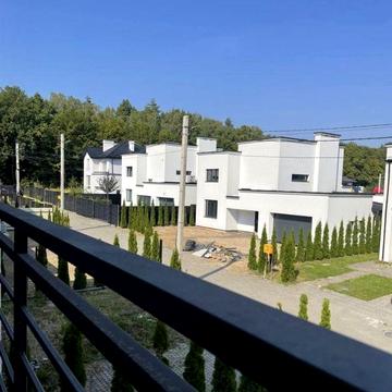 Продаж окремого будинку у  Зимній  Воді з ділянкою