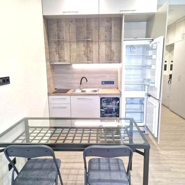 Набережна Перемоги вул., 7