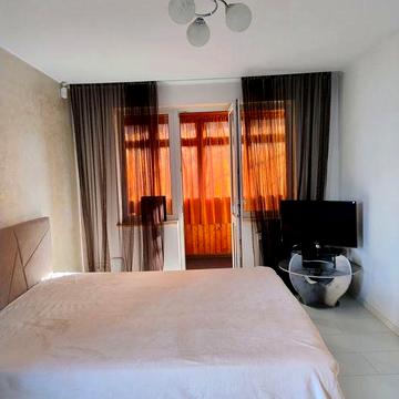 Сдам 1 ком с ремонтом .Космонавтов/Ген.Петрова,4 /5 эт ,газ,Черемушки