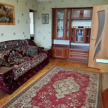 В продажі 1 к квартира метро Армійська, середній поверх