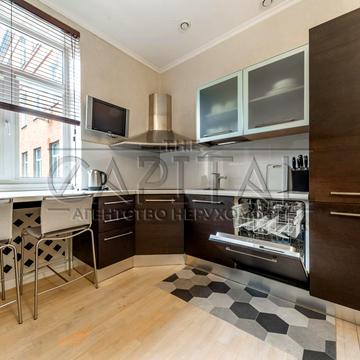 Інститутська вул., 24/7