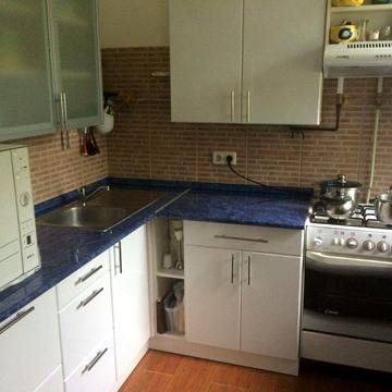 Лаврська вул. (Січневого Повстання), 8