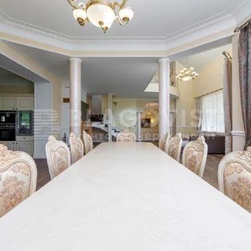 центральна, 1