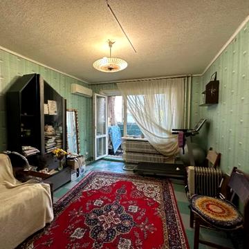 Менахем-Мендл Шнеєрсона вул. (Мініна), 1