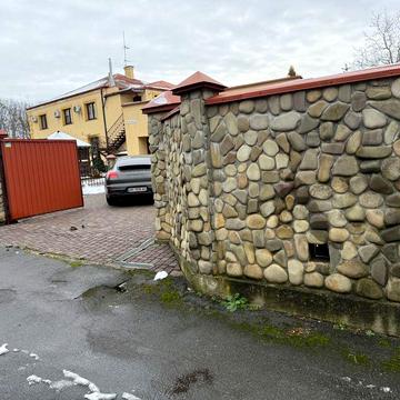 Продається половина будинку.Вул.Брюховицька 236