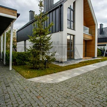 Івана Франка вул., 1