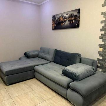 Продаю полнометражную двухкомнатную квартиру по ул. Сталеваров.