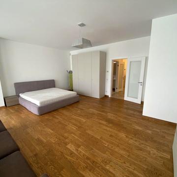 Кримська вул., 107