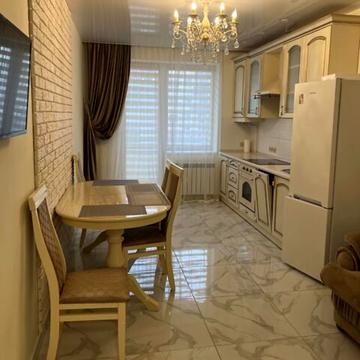 Олександра Хіри вул., 19