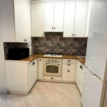 Практична вул., 6