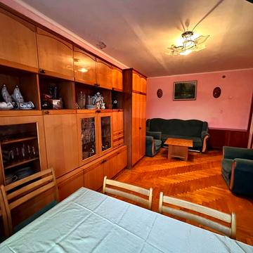 Айвазовського вул., 18