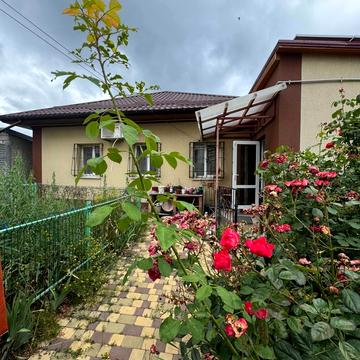 Рівенська, 17