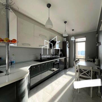 Богдана Хмельницького вул., 33а