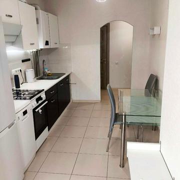 Леоніда Бірюкова бульв., 7