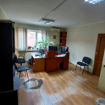 Кардинала Любомира Гузара вул., 7а