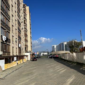 Лазурна вул. (Гайдара), 1