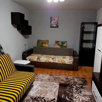 Холодногірська пл., 37