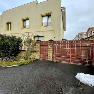 Продаж котеджу на Щасливому