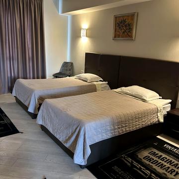 Перемоги вул., 1