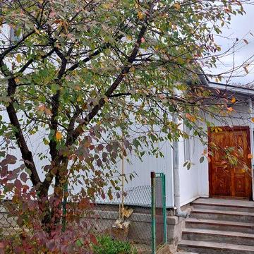 Продається 1/2 будинку