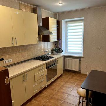 Три кімнатна квартира в центрі міста