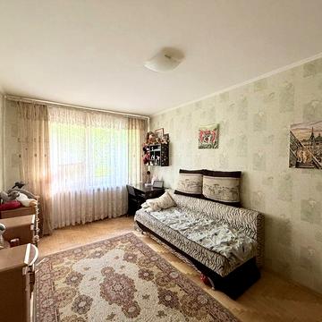 Трикімнатна квартира поряд з Дастором