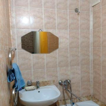 Сдаётся долгосрочно двух комнатная квартира первый этаж .