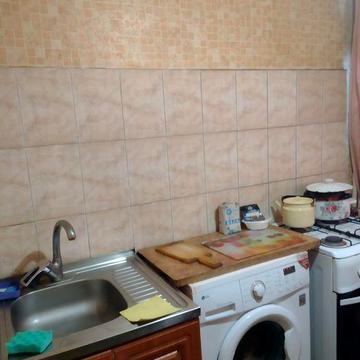 Сдаётся долгосрочно двух комнатная квартира первый этаж .