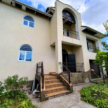 Продам добротній будинок в с.Миколаївка.Є ліс та озеро