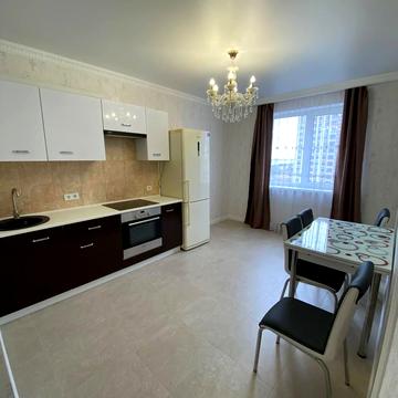 Академіка Сахарова вул., 3