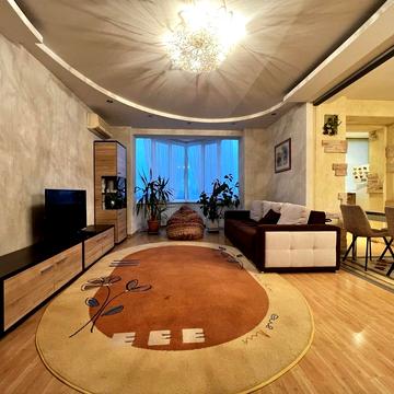 Хмельницька вул., 10