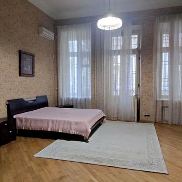 Сдам большую квартиру с видом на Оперный театр