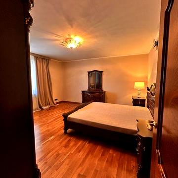 71,6 кв.м. Чудова 2 кімн. біля Парку Перемога м. Дарниця + паркінг