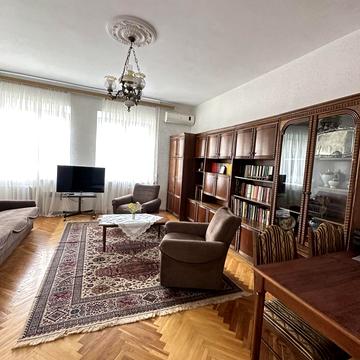 Оболонська вул., 35