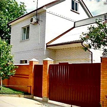 Продам шикарный 2х этажный дом в Коммунарском районе.