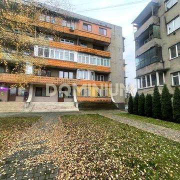 Продається квартира в м. Хуст, можливе переоформлення під комерцію