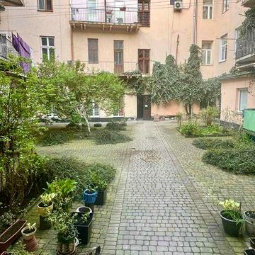 Продам 2-ох кім. квартиру по Вул.Волошина, центр