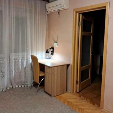 Миколи Василенка вул., 25