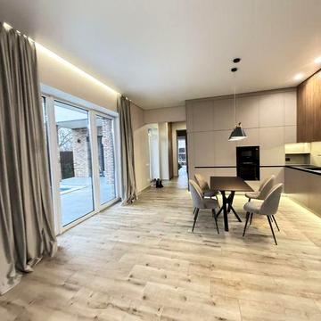 Продажа сучасного будинка у Дніпровському районі