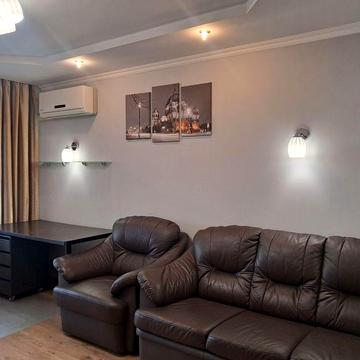 МХарківська 2хв, Ревуцького 37. Здається вперше