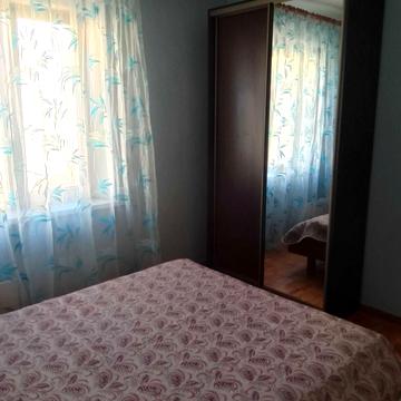 Вячеслава Чорновола вул., 10