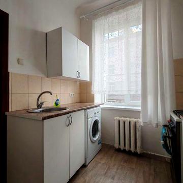 Продам 2 комн. кв. 2эт. 51 м2. двухсторонняя, метро Тракторный завод