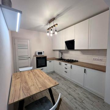 Найкраща вул. (Ломоносова), 73