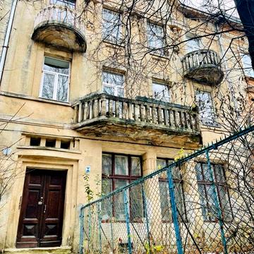 Михайла Грушевського вул., 10