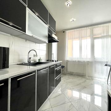 майдан Героїв Небесної Сотні пл. (Руднєва майдан), 14/1