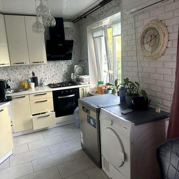 Довгострокова оренда 3к Квартира Галини Мазепи (Ковалевської Софії) вулиця